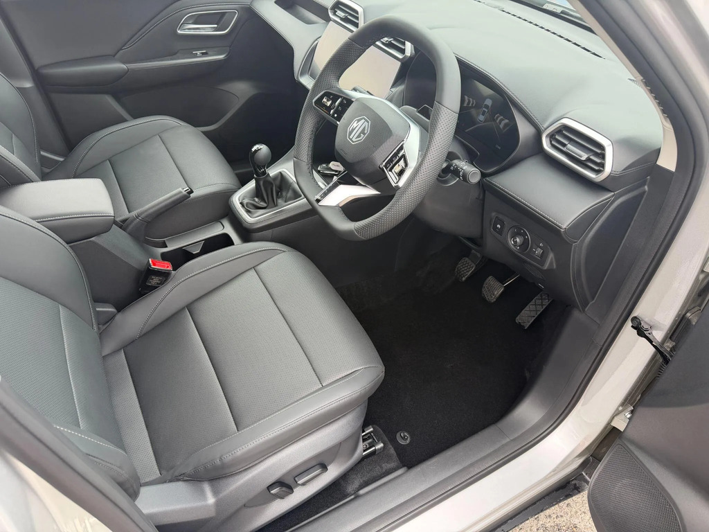 MG ZS 1.5 Se White #16