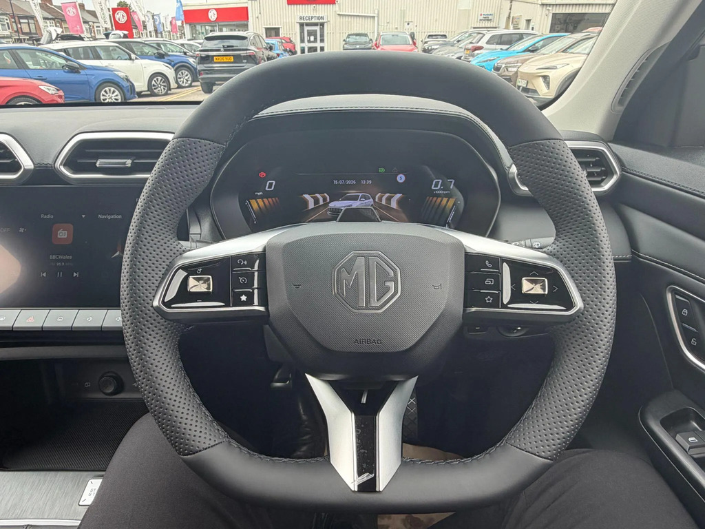 MG ZS 1.5 Se White #24