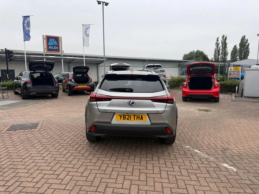 Lexus UX 250H 2.0 Premium Packtechsafetynav #4