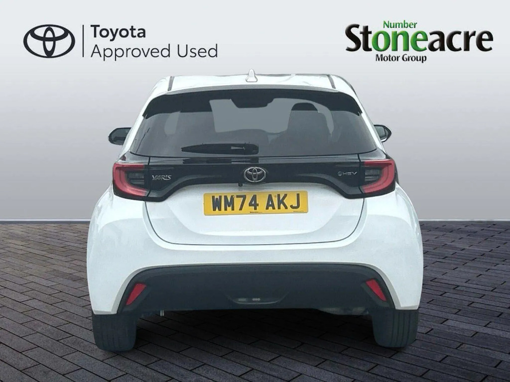 Toyota Yaris 1.5 Hybrid Design Cvt  #4