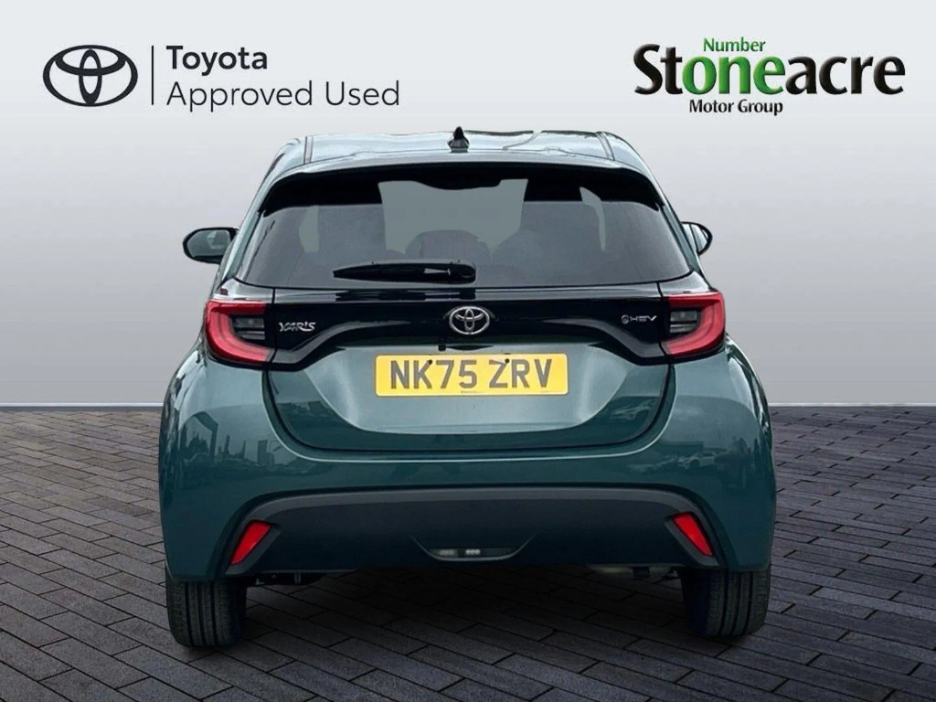 Toyota Yaris 1.5 Hybrid Design Cvt  #4
