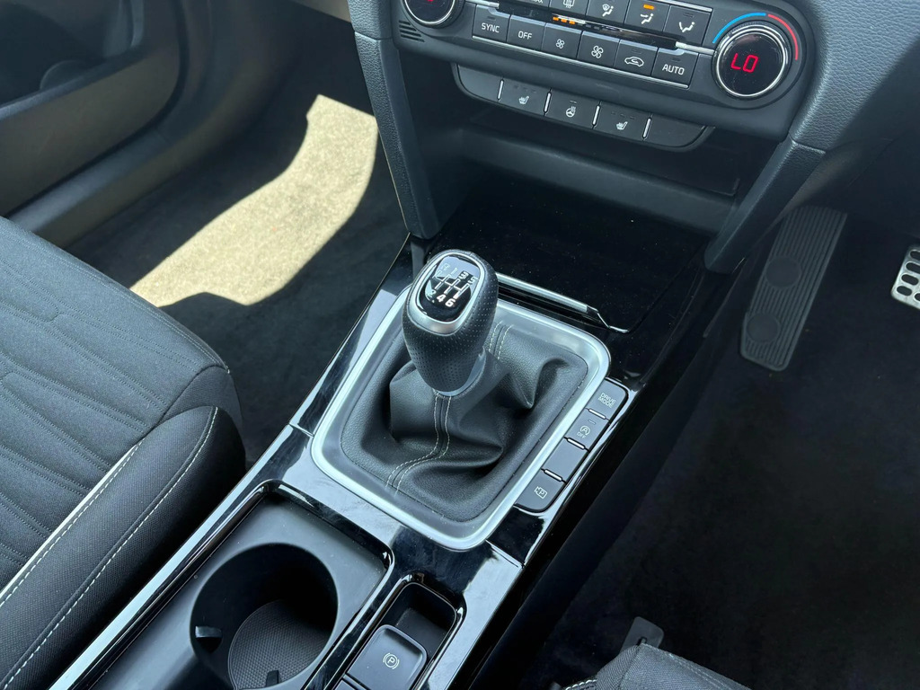 Kia Xceed 2 Red #12