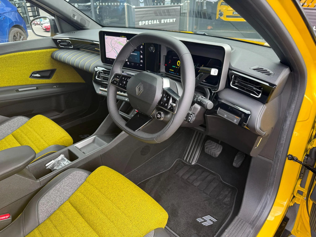 Renault 5 E-Tech Comfort Range 52Kwh Iconic Five  #4