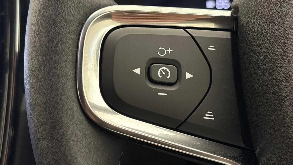 Volvo XC40 Plus Grey #27