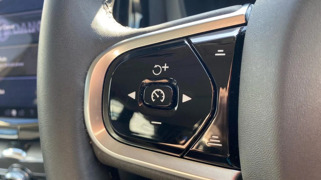 Volvo XC60 Plus Grey #16