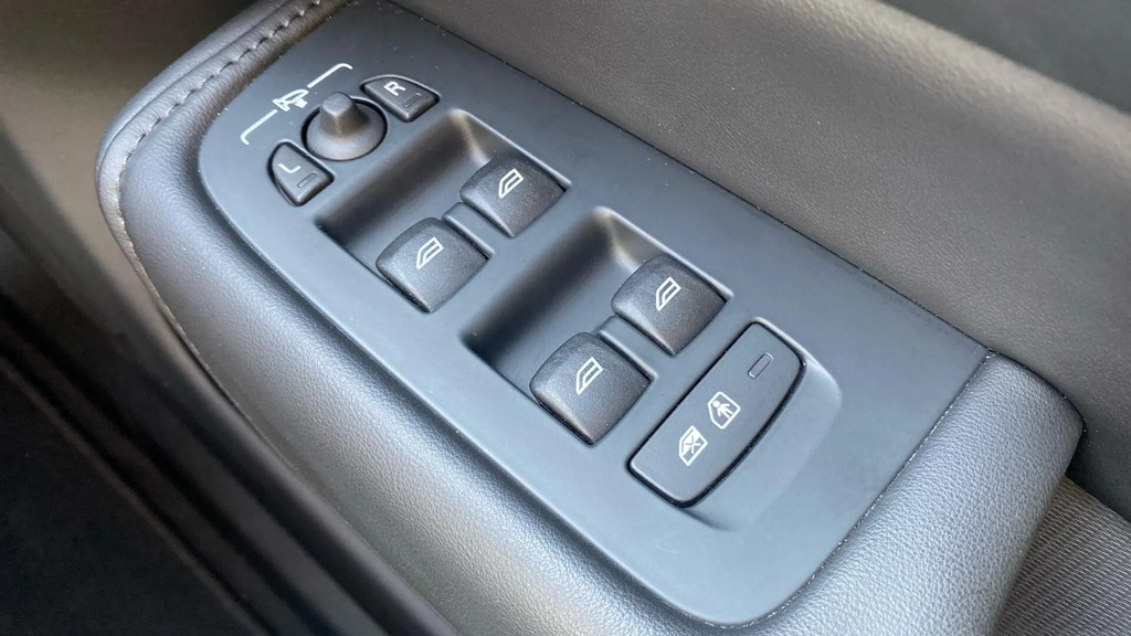 Volvo XC60 Plus Grey #19