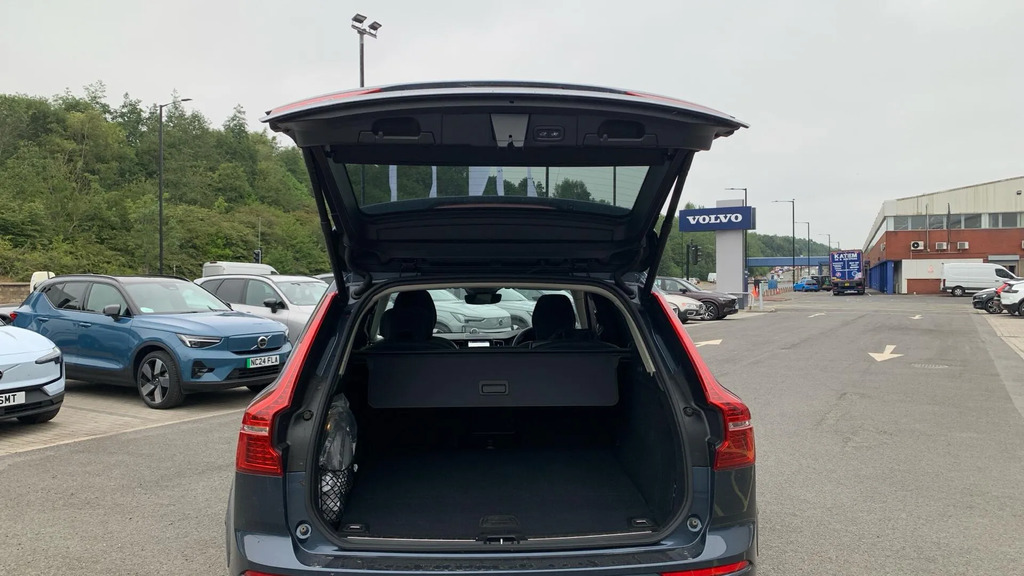 Volvo XC60 Plus Blue #13