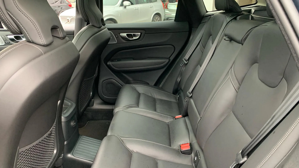 Volvo XC60 Plus Blue #31