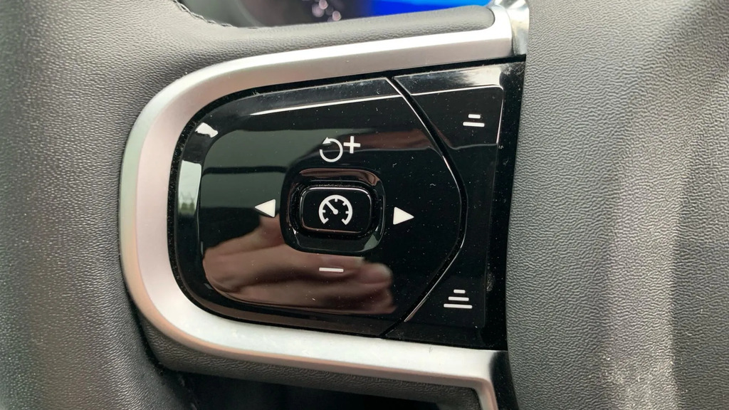 Volvo XC60 Plus Blue #19