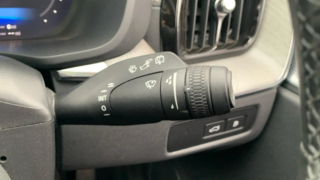 Volvo XC60 Plus Blue #21