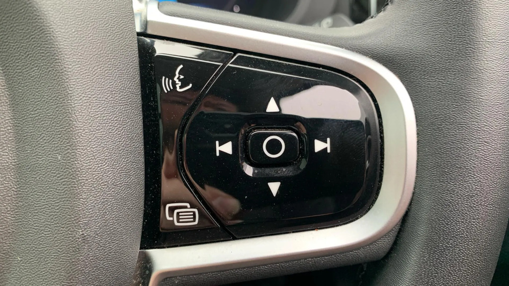 Volvo XC60 Plus Blue #20