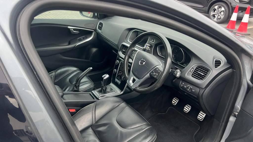 Volvo V40 T3 R-design Pro Grey #37
