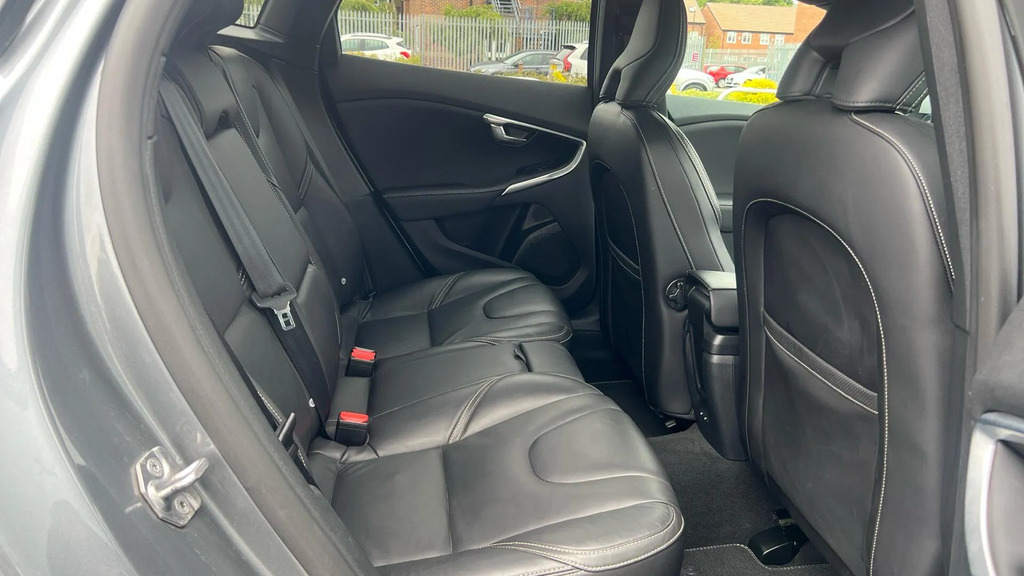 Volvo V40 2.0 T2 R-design Edition Euro 6 Ss  #5
