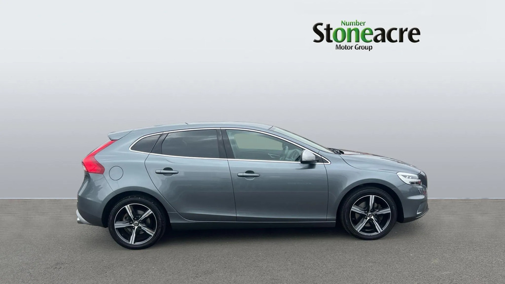 Volvo V40 2.0 T2 R-design Edition Euro 6 Ss  #2