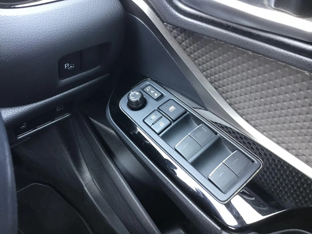Toyota C-Hr Dynamic White #20