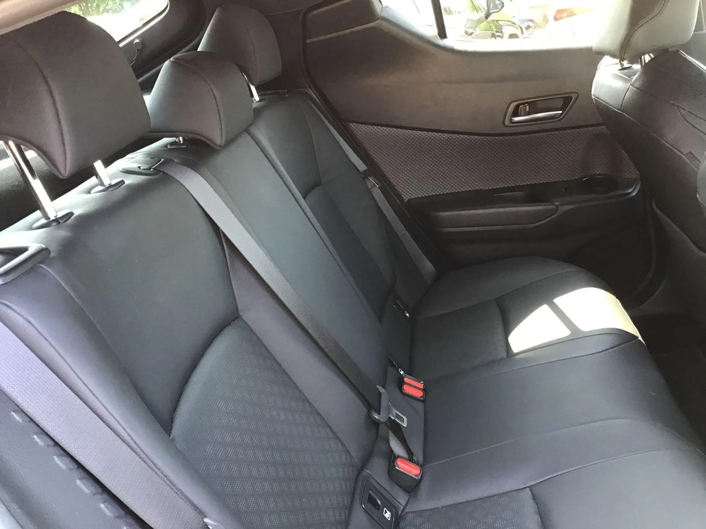 Toyota C-Hr Dynamic White #17