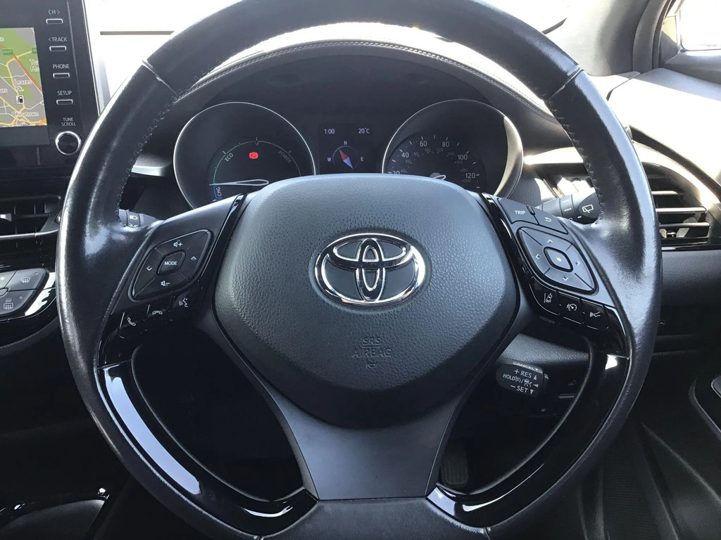 Toyota C-Hr Dynamic White #13