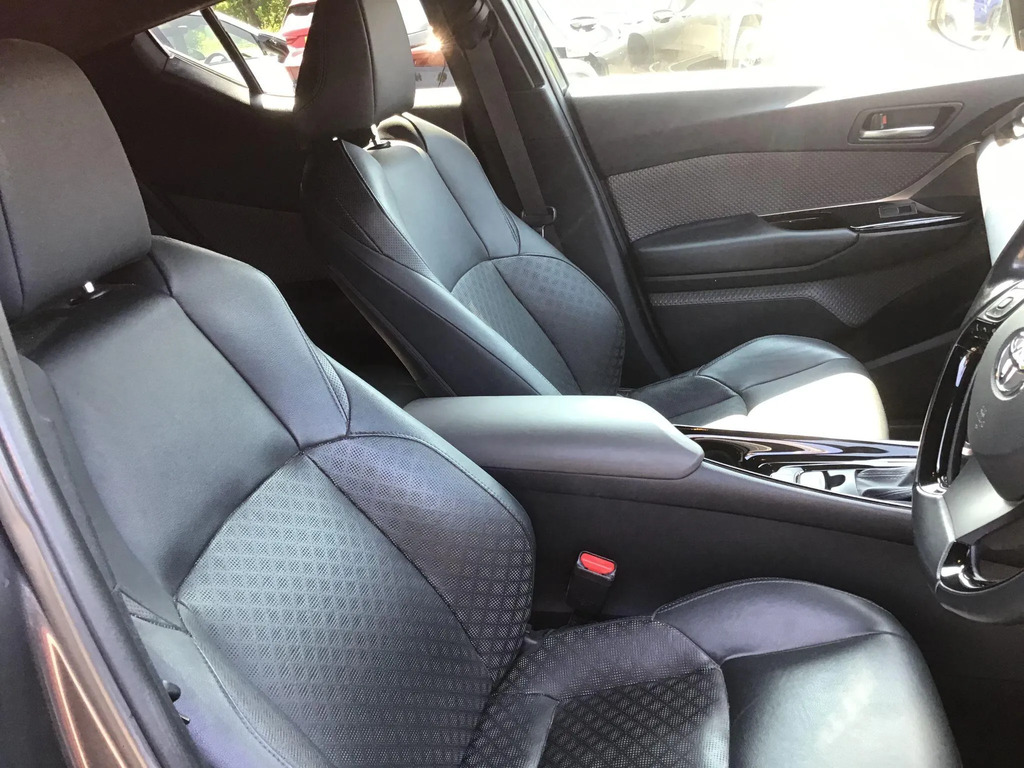 Toyota C-Hr Dynamic White #21
