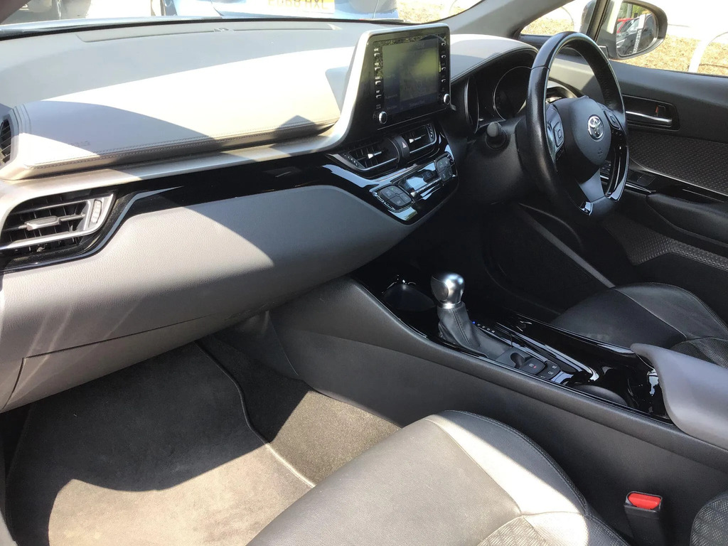 Toyota C-Hr Dynamic White #12