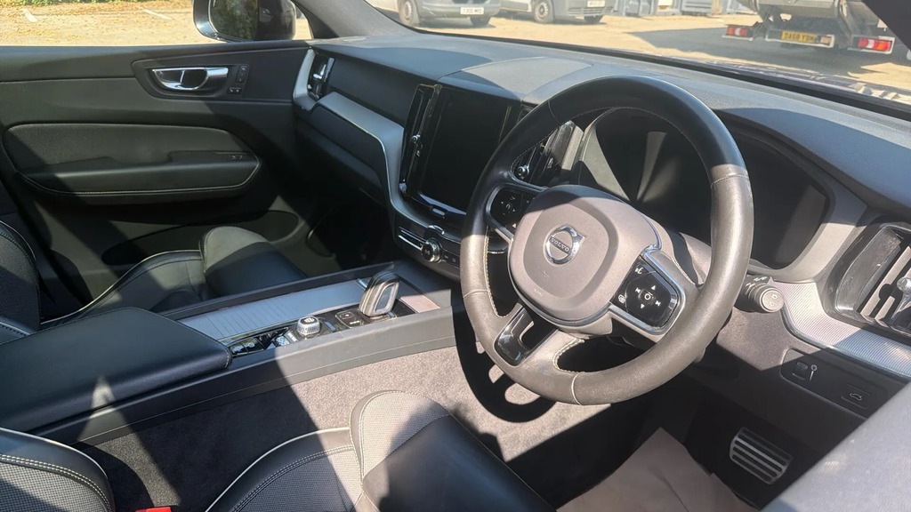 Volvo XC60 2.0 B5p 250 R Design Awd Geartronic #4