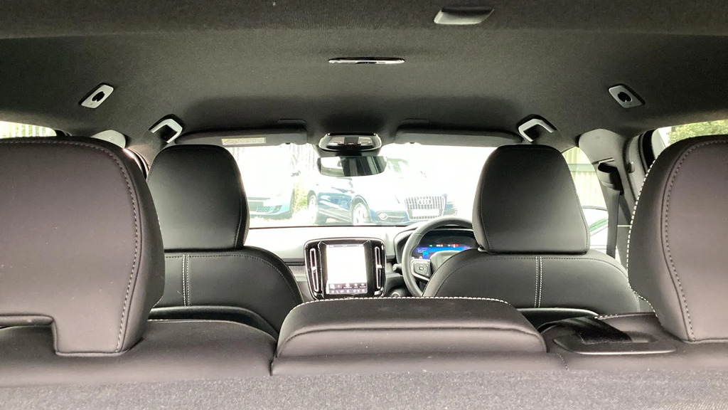 Volvo XC40 Plus Dark Black #39