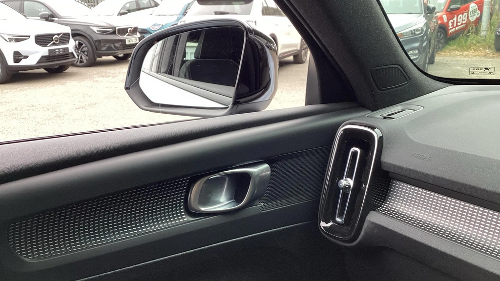 Volvo XC40 Plus Dark Black #23