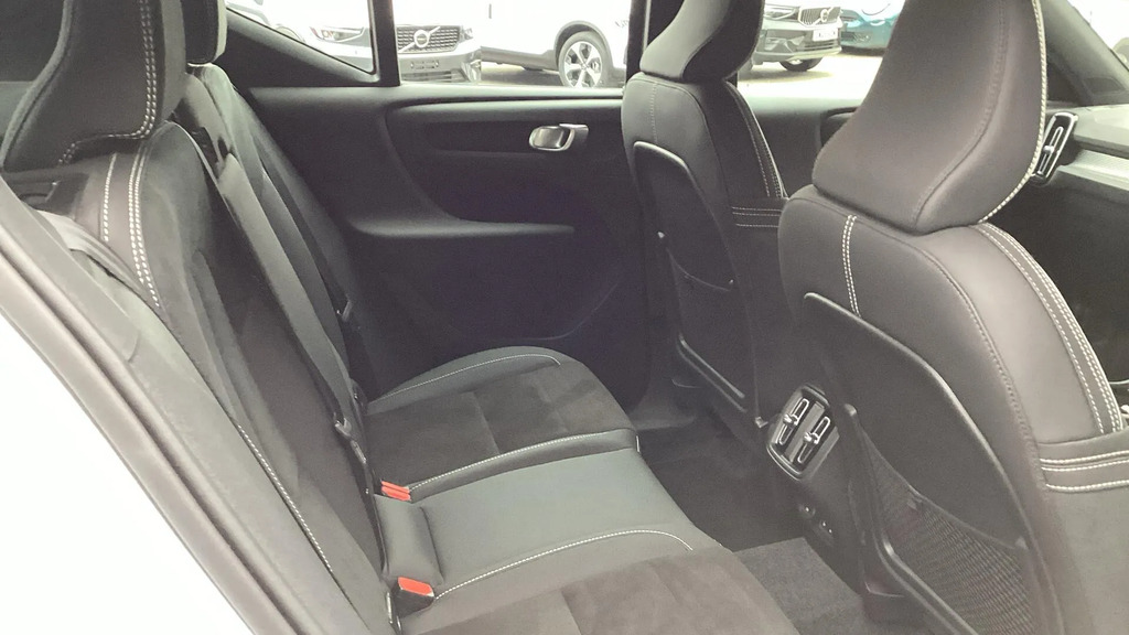 Volvo XC40 2.0 B3p Plus Dark #6