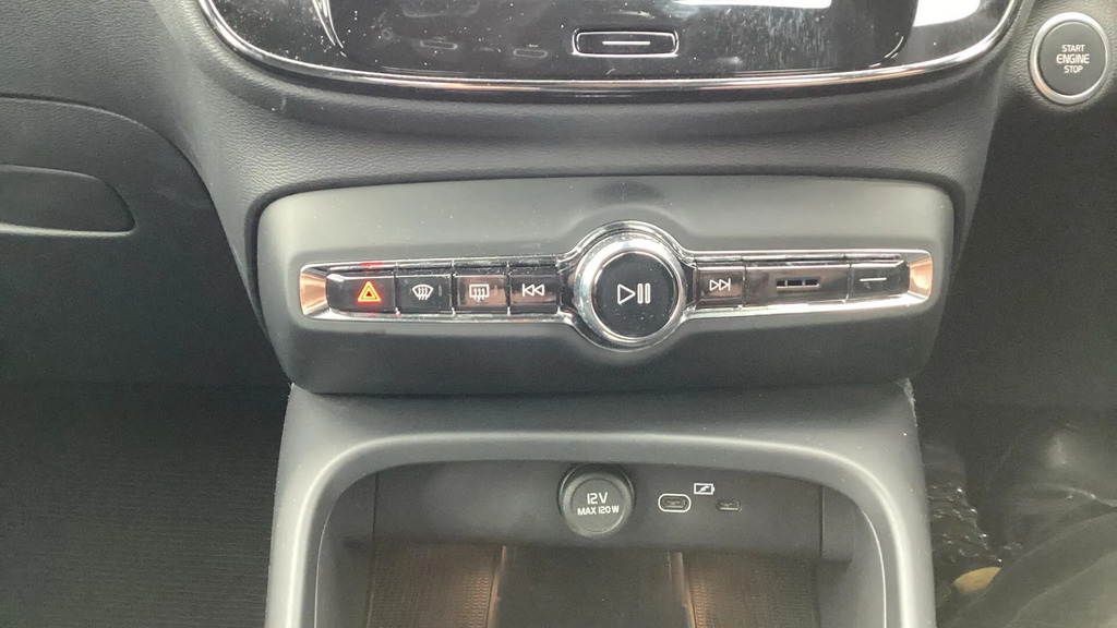 Volvo XC40 Plus Dark Black #16