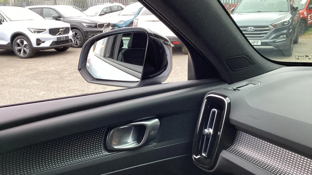 Volvo XC40 Plus Dark Black #24