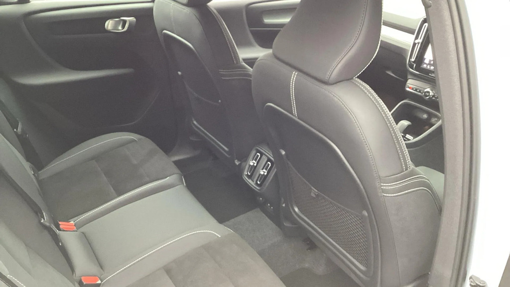 Volvo XC40 Plus Dark Black #34