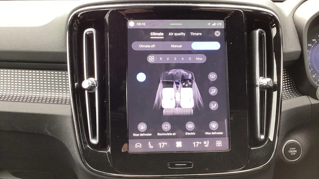 Volvo XC40 Plus Dark Black #19