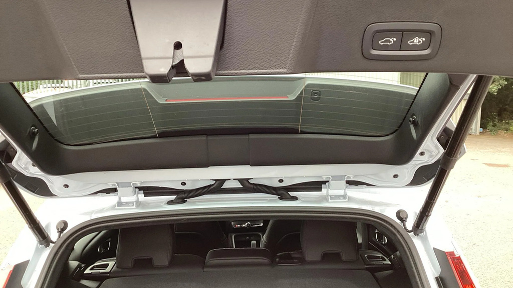 Volvo XC40 Plus Dark Black #38