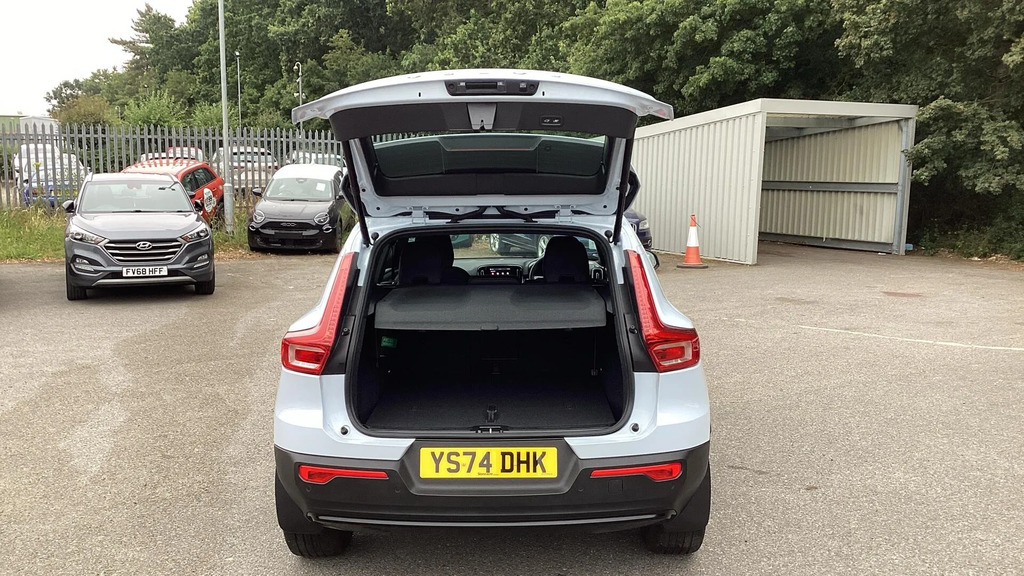Volvo XC40 Plus Dark Black #13