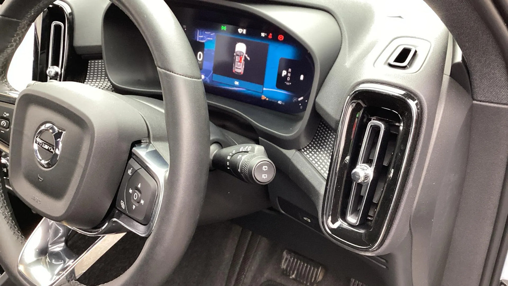 Volvo XC40 Plus Dark Black #31