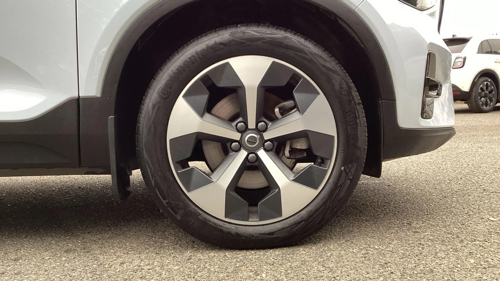 Volvo XC40 Plus Dark Black #9