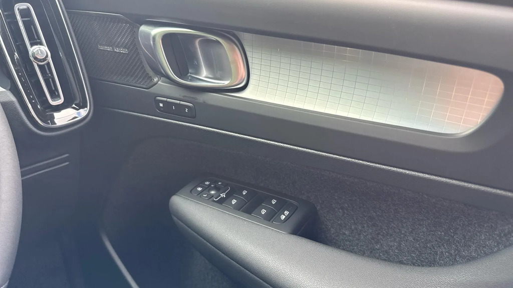 Volvo XC40 Plus Pro Dark Blue #24