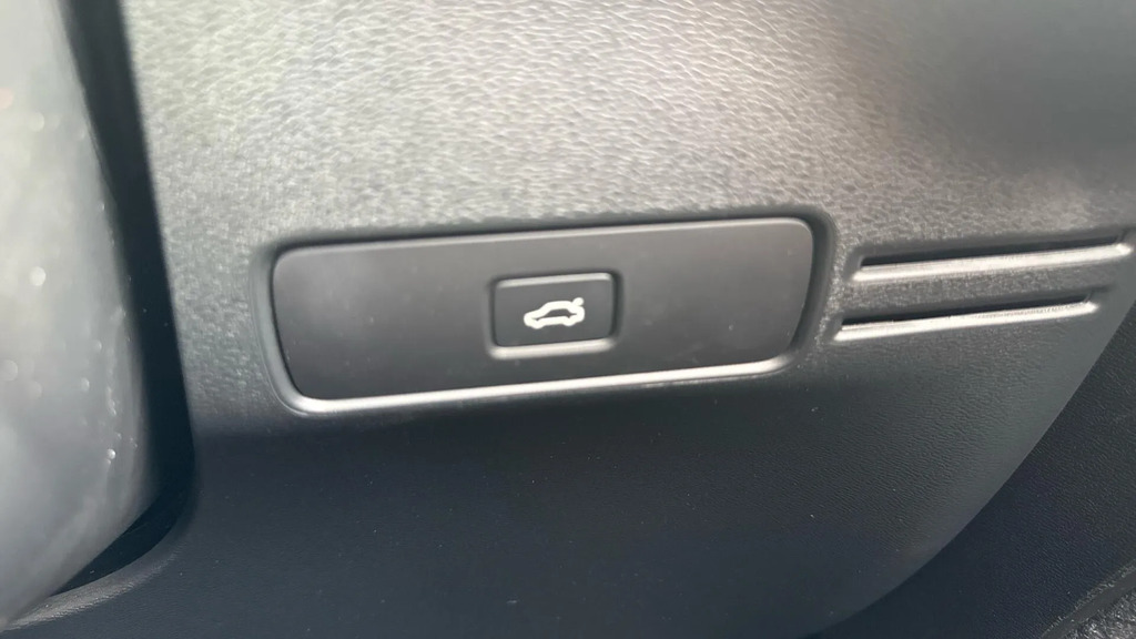 Volvo XC40 Plus Pro Dark Blue #32