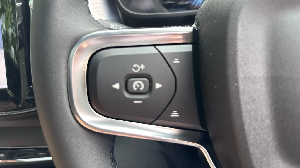 Volvo XC40 Plus Pro Dark Blue #18