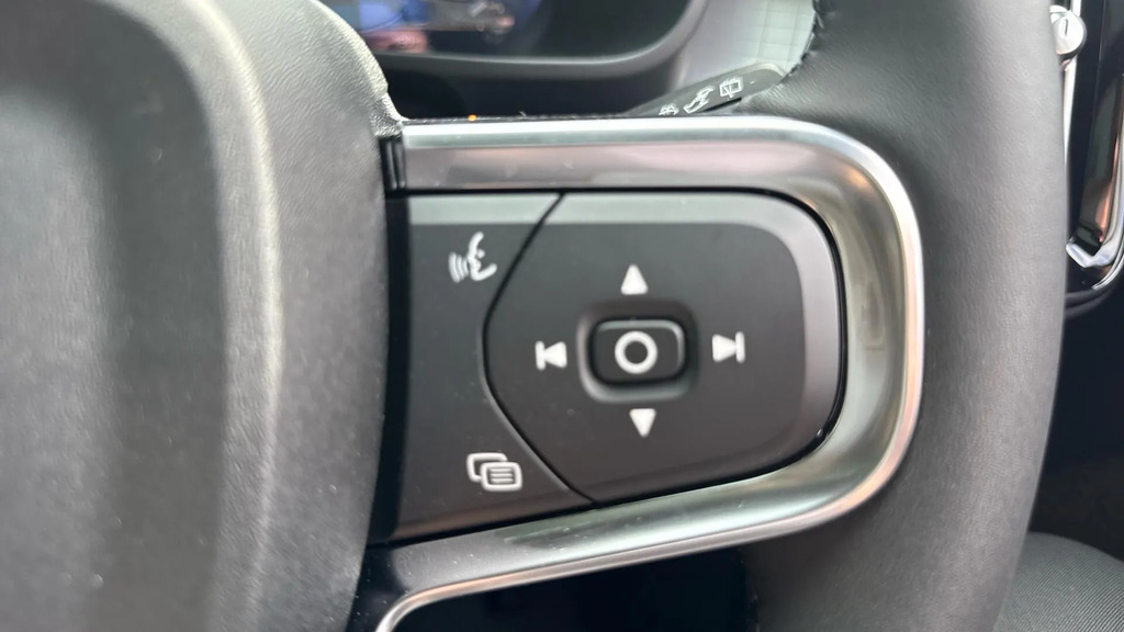 Volvo XC40 Plus Pro Dark Blue #19