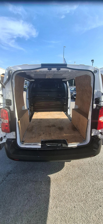 Vauxhall Vivaro 2700 1.5D 120Ps Dynamic H1 Van White #16
