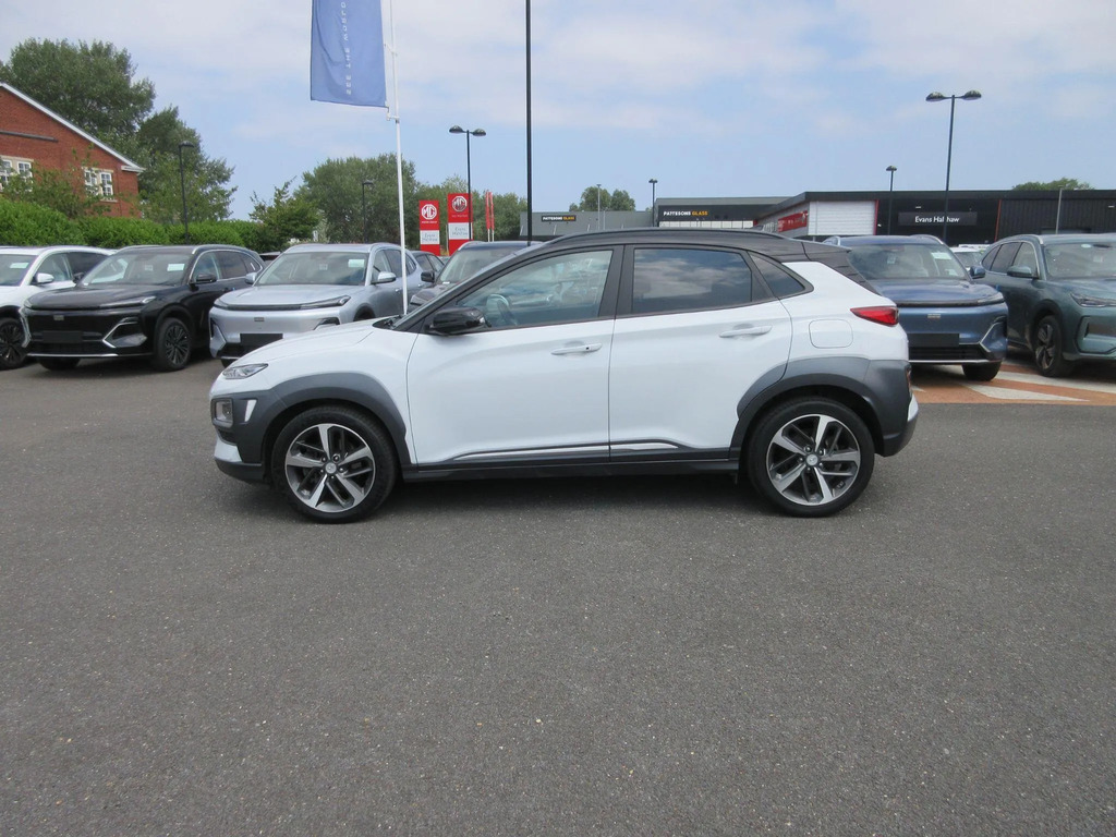 Hyundai Kona Premium White #4