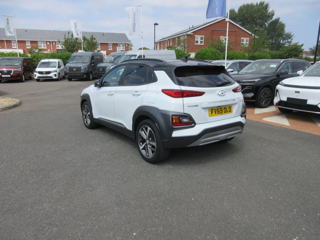 Hyundai Kona Premium White #5