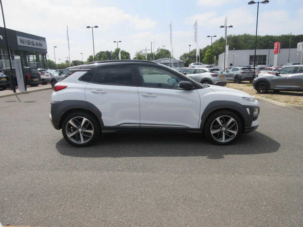Hyundai Kona Premium White #2