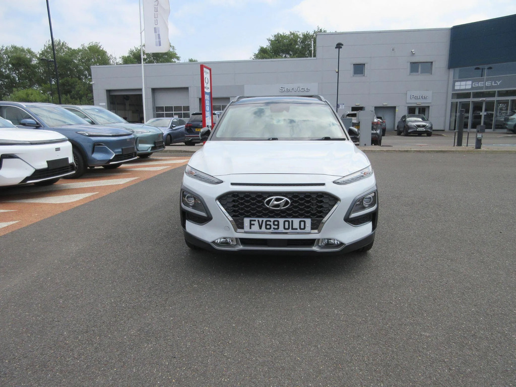 Hyundai Kona Premium White #3