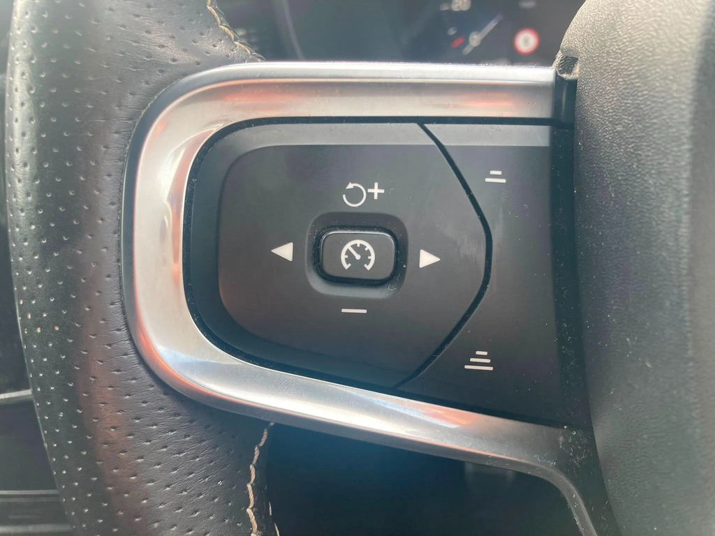 Volvo XC40 2L R-design Grey #22