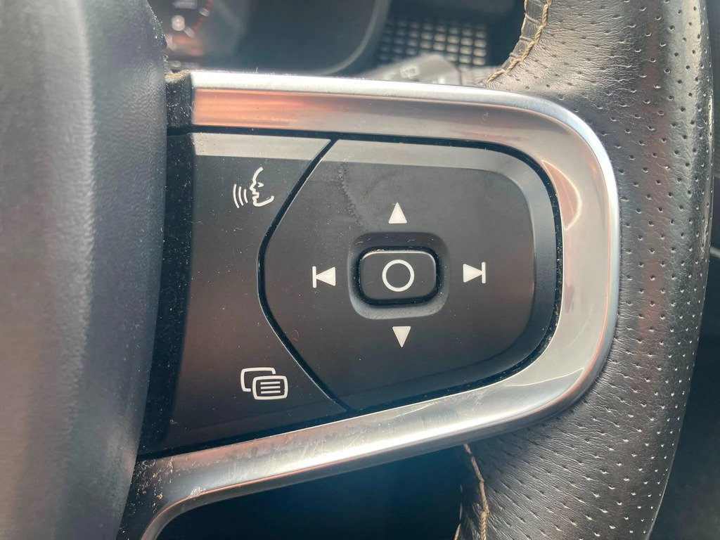 Volvo XC40 2L R-design Grey #23