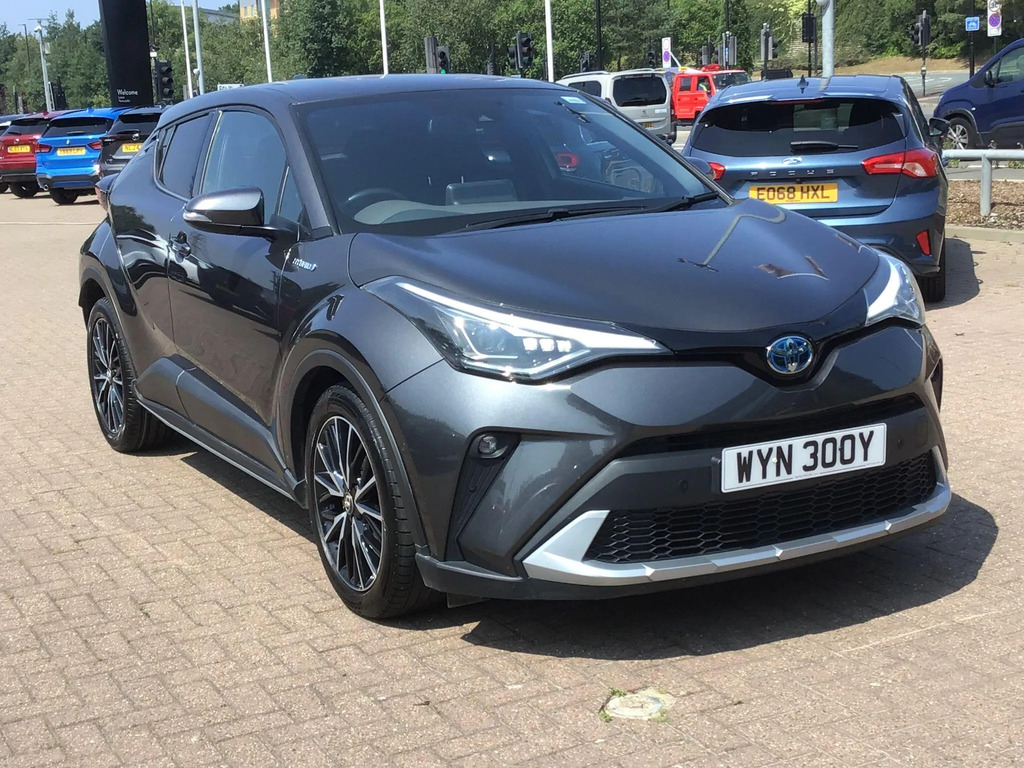Toyota C-Hr Excel White #1