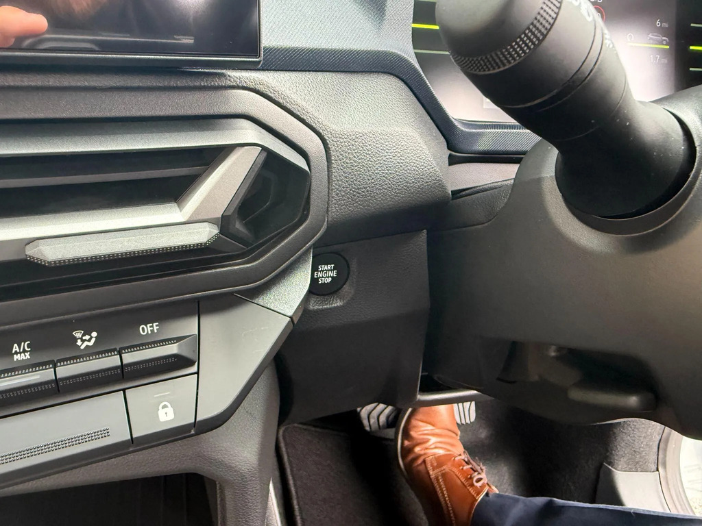 Dacia Duster 1.6 Hybrid 140 Journey Green #17