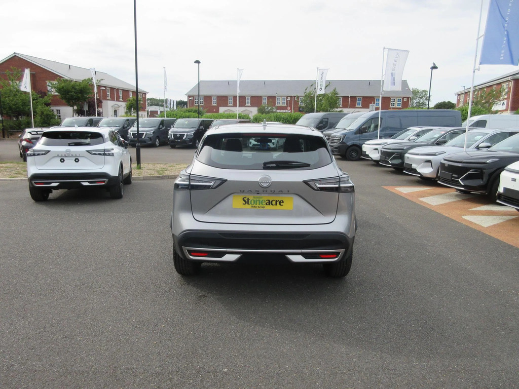 Nissan Qashqai 1.3 Dig-t Mhev Acenta Premium Euro 6 Ss FT26JNN #3