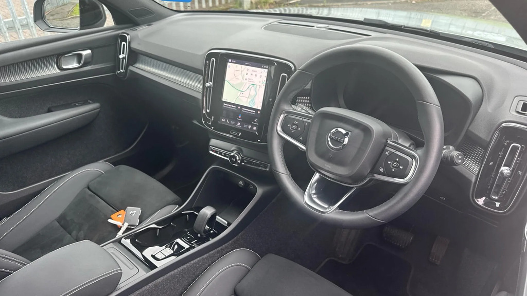 Volvo XC40 2.0 B4p Plus Dark YG24GEX #4